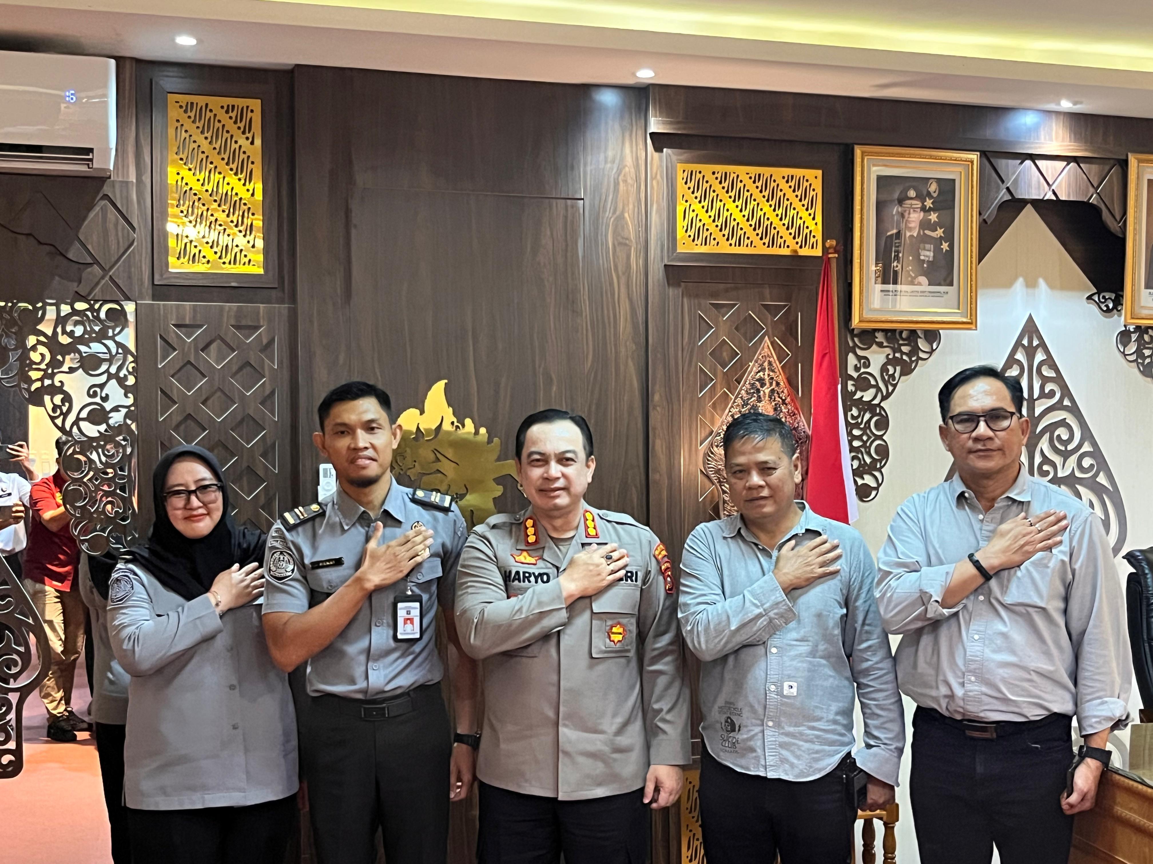 Tim Imigrasi Palembang melaksanakan Sosialisasi Layanan Data Keimigrasian (LDK) di Polrestabes Palembang.