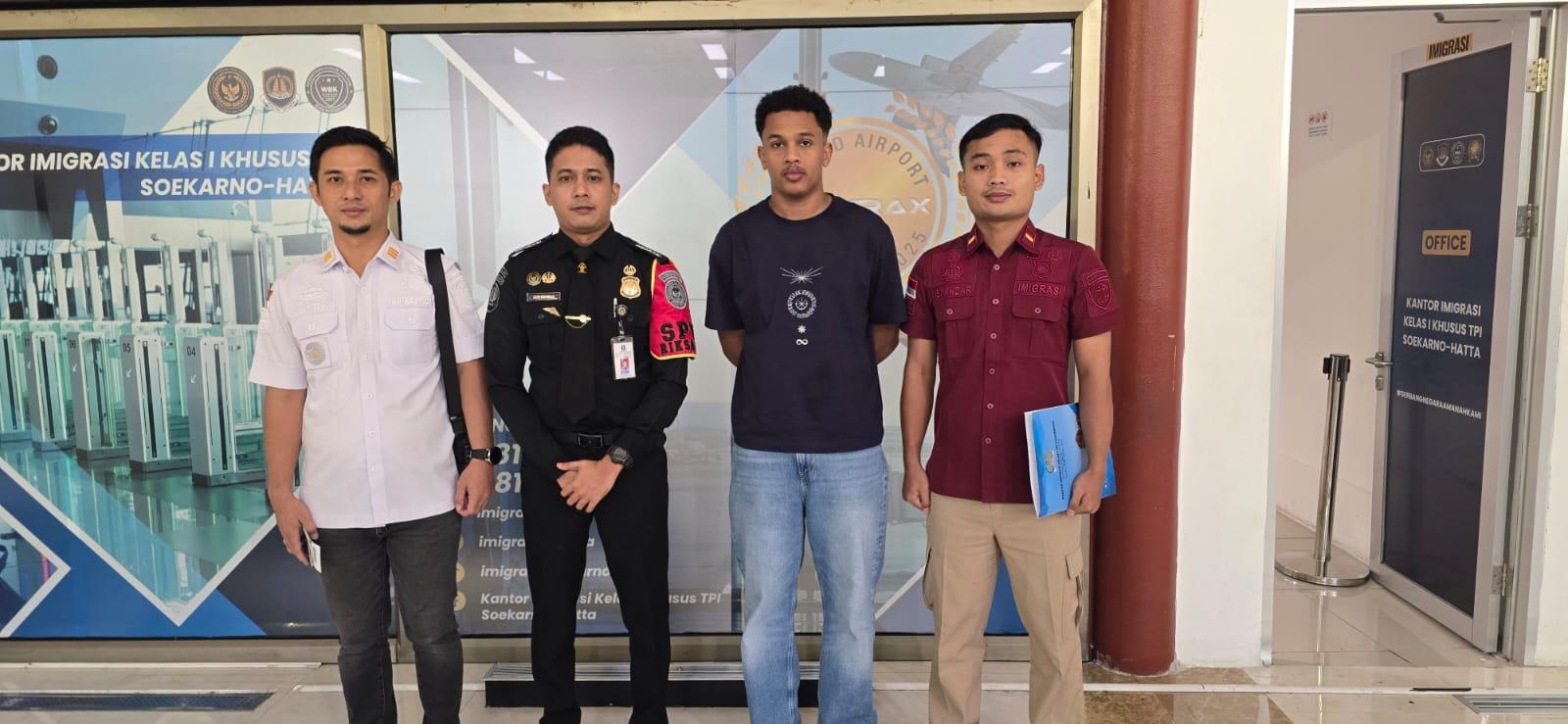 Kantor Imigrasi Palembang Deportasi 1 Warga Sudan Pelanggar Aturan Kantor Imigrasi Palembang Deportasi 1 Warga Sudan Pelanggar Aturan